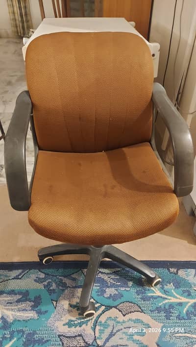 Computer chair with wheels  reclining, and height adj