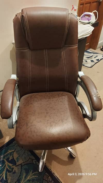 Executive chair with wheels, reclining, and height adjustment