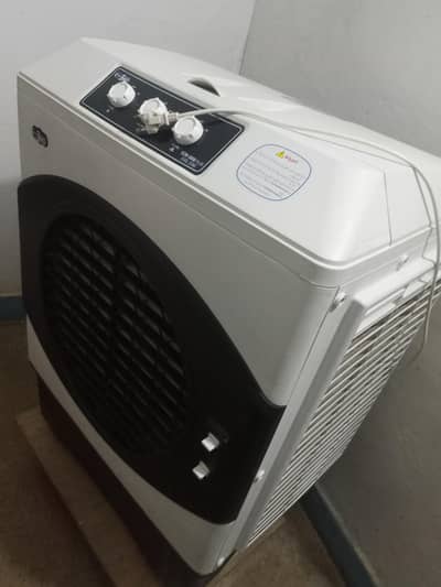 just like new cooler with six ice pack