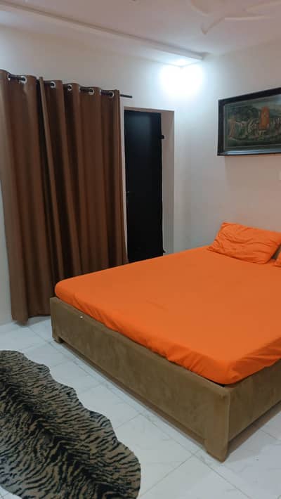 queen bed with poshish