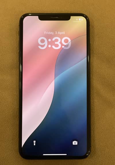 SELLING MY IPHONE XS MAX 64GB WATERPACK IN SUPERB MINT CONDITION