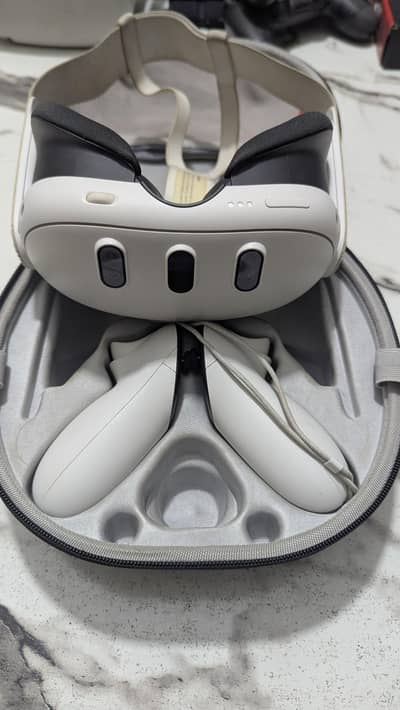 Meta Quest 2 and Meta Quest 3