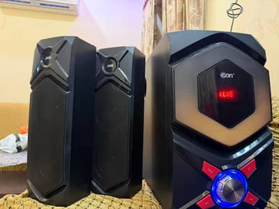 brand new speakers un used classic audio with 32+bass