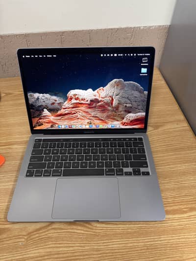 Macbook Pro M2 13.6 inches 8GB RAM 256 SSD