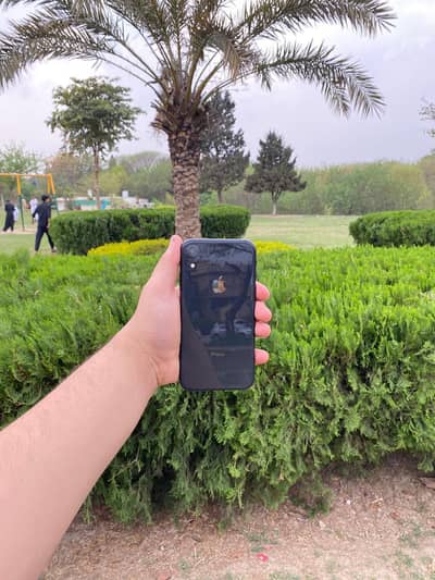 iphone xr.   64 gb.   non pta.   waterpack. urgent sale