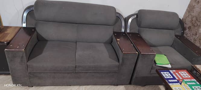 sofa set in very good condition urgent sale due to moving abroad