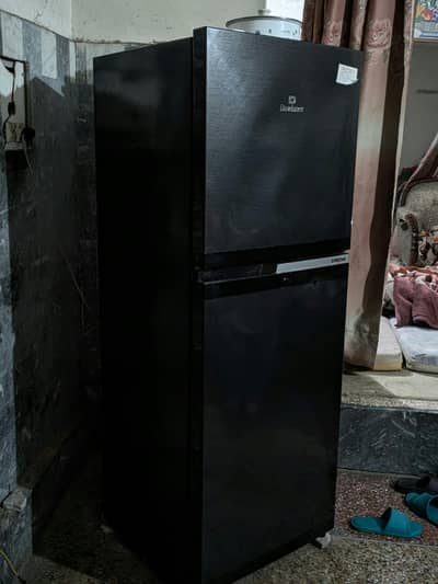 Dawlance medium size fridge with warranty