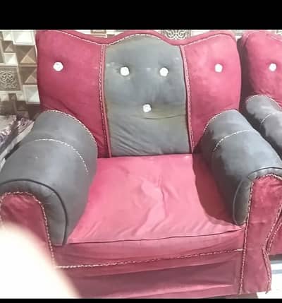“1 Seater Sofa – Good Condition (Minor Damage) Urgent Sale”