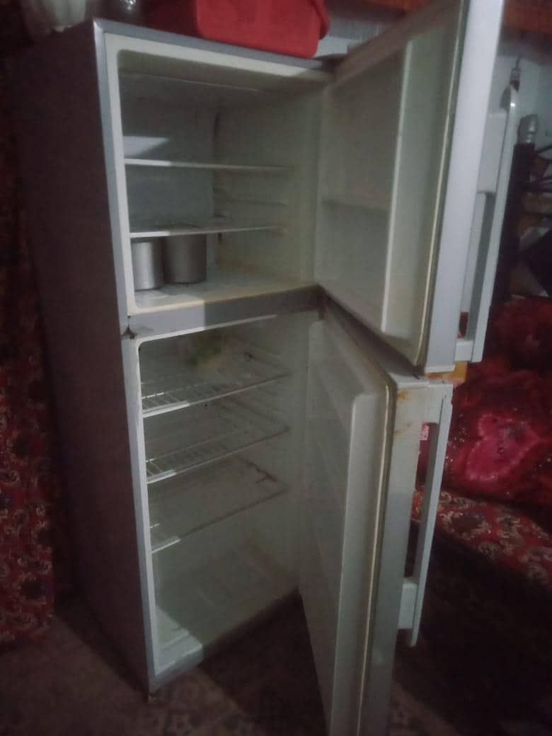 گھریلو استعمال کے لیے اچھا فرج ہے کنڈیشن10+10چک وارنٹی کے ساتھ 2