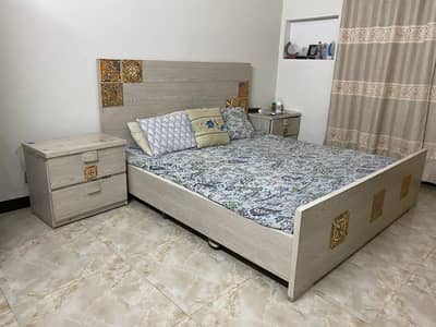 king Bed with side tables and dressing table