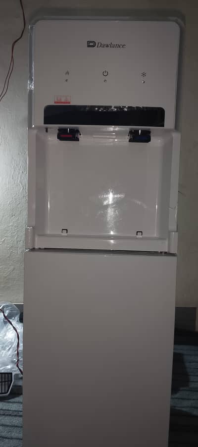 Brand new Dawlance full size water depenser with 3 year warranty.