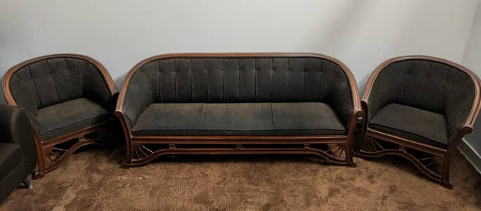 5 Seater Sofa set Shisham Wood. excellent condition. high quality