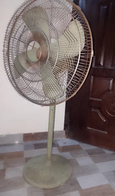Pedestal fan for sale-- Good working condition