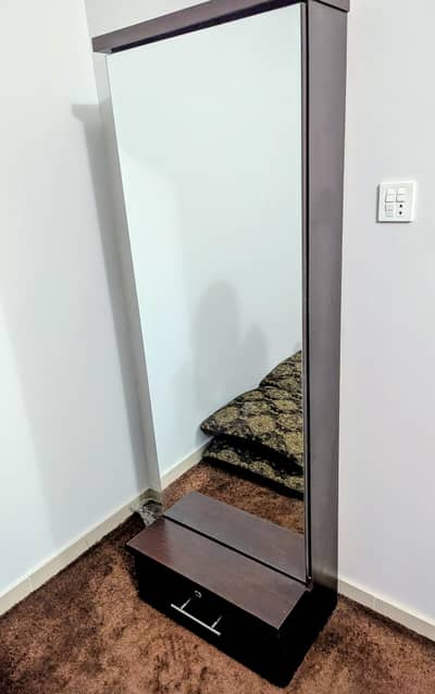 Dressing table. excellent condition. like new