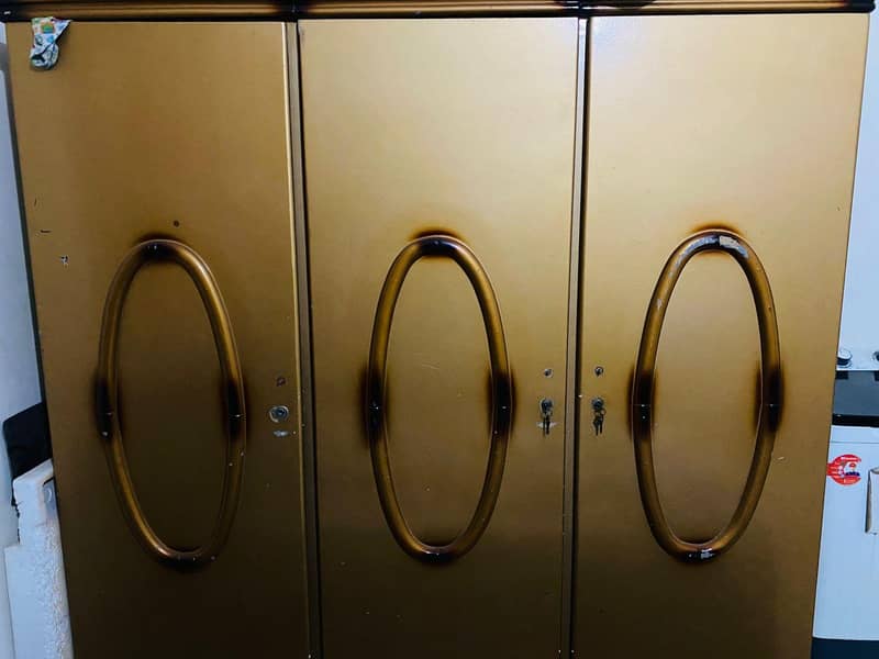 الماری اور استری اسٹینڈ 2