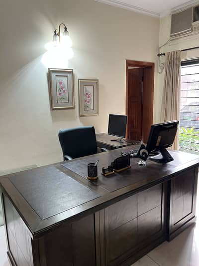 1 executive table 16 computer tables