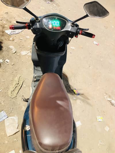 YJ fUTUER  ELECTRIC SCOOTY