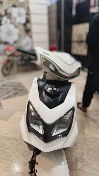 Metro ev thrill Scooty