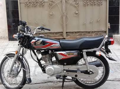 Honda 125 black 2024 lush condition totally genion