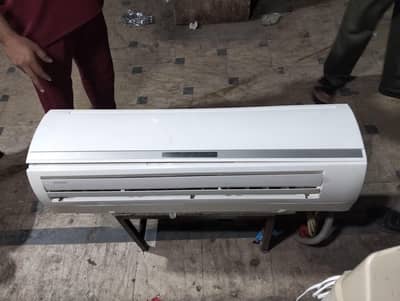 Gree Ac 1.5 ton bilkul ok. silent hy koi awaz nai Chala kar tasali kar