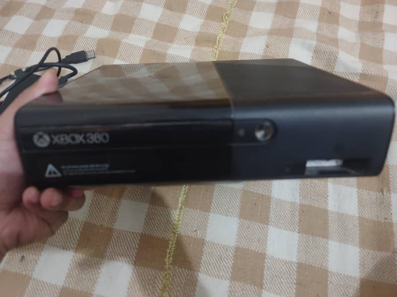 Xbox 360 e model 12