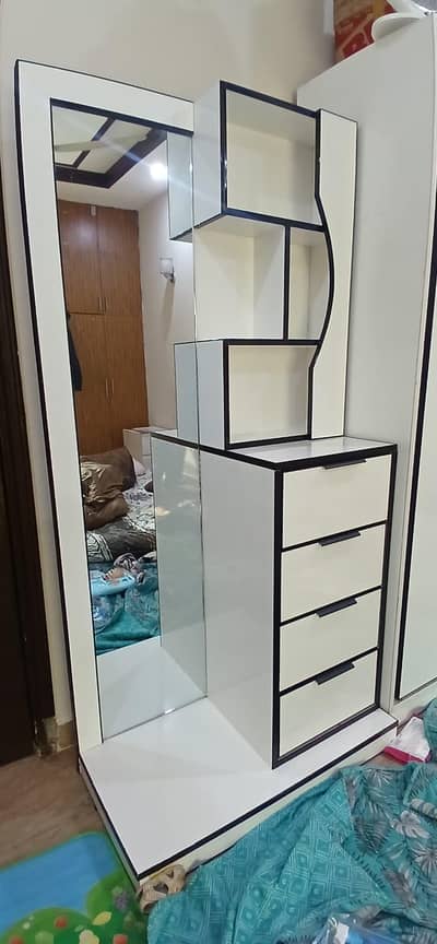 Dressing table for sale