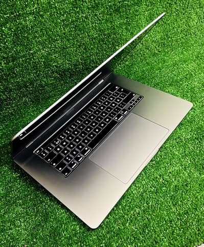 MacBook Pro 16" (2019) | Core i9 | 64GB RAM | 2TB SSD | 8GB Graphics