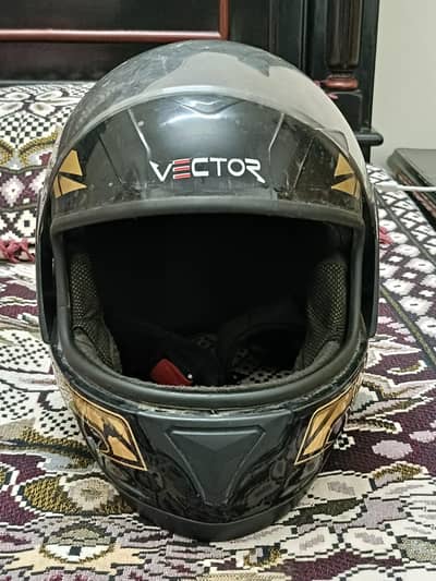 Vector Full Face Helmet – Good Condition - Slightly Cracked