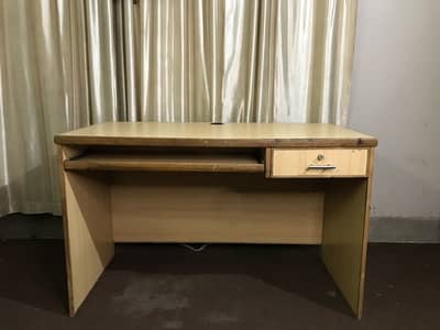computer table fresh condition