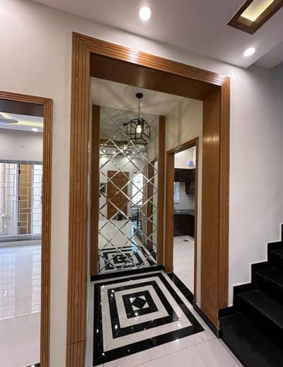 5 Marla Double Unit House for Rent in Prime Location of Bahria Town Lahore