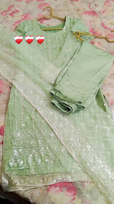 net ka suit hai. . .