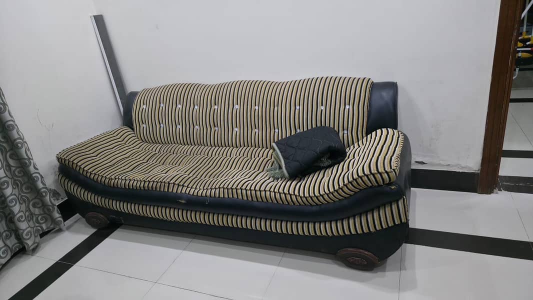 Sofa set used  5 seater 7/10 condition 0