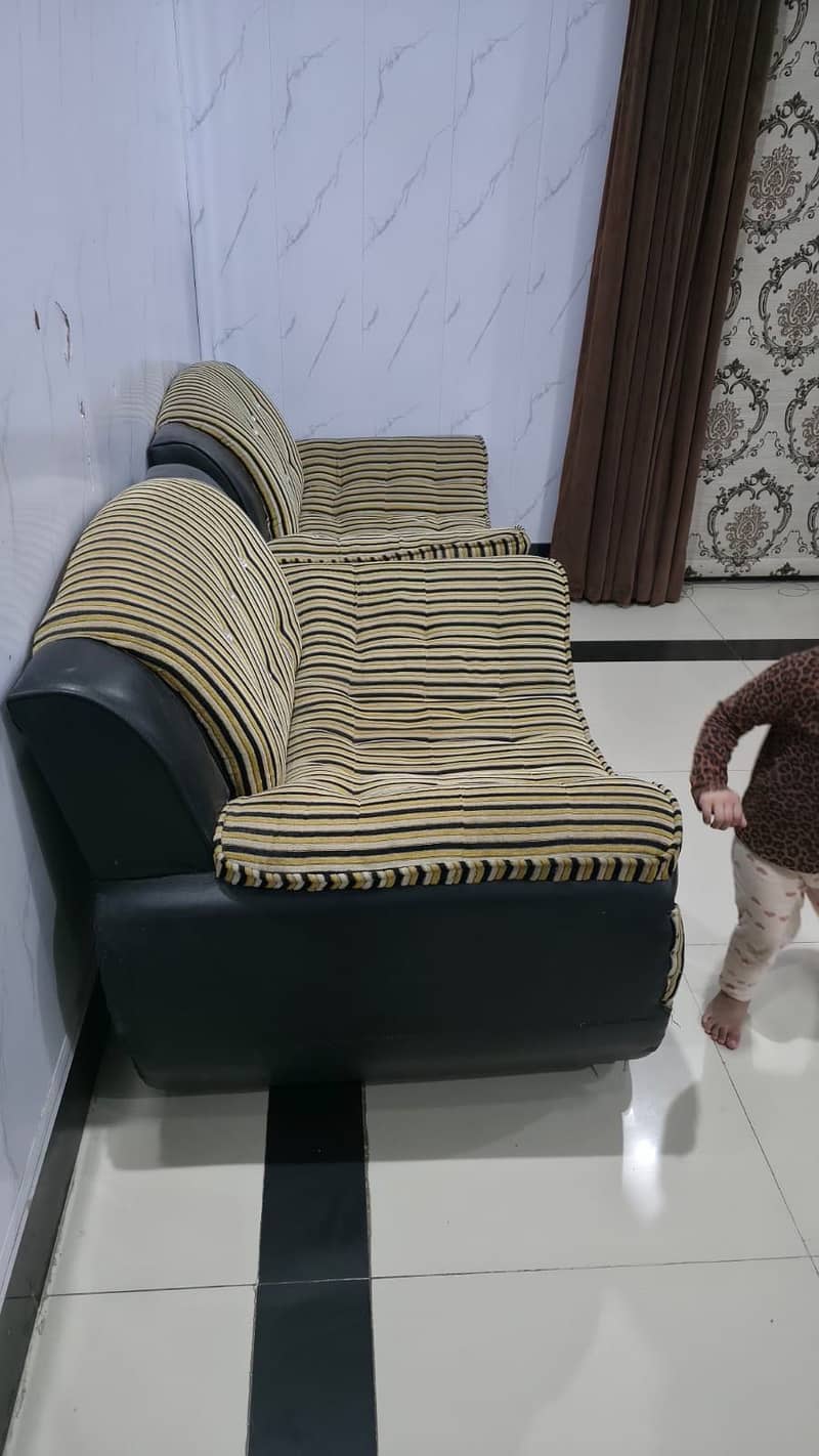 Sofa set used  5 seater 7/10 condition 1
