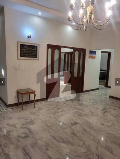 1 KANAL 5 BEDROOM HOUSE AVAILABLE FOR RENT