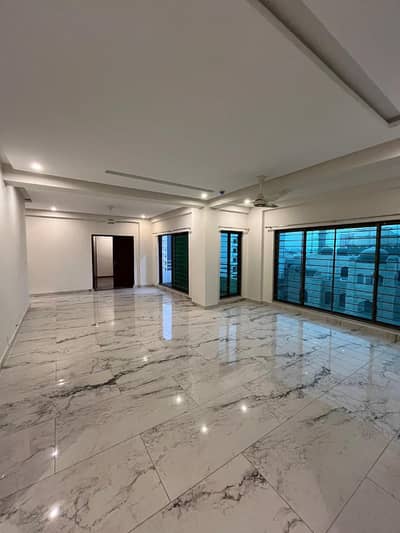 12 MARLA BRAND NEW 4 BEDROOM APARTMENT AVAILABLE FOR RENT