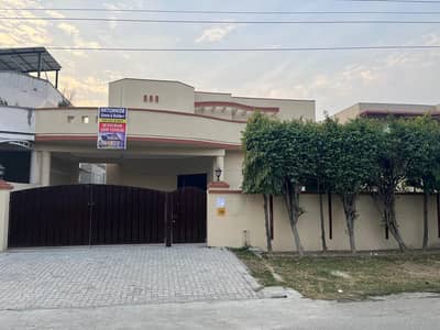 1 KANAL 5 BEDROOM WITH BASEMENT HOUSE AVAILABLE FOR RENT