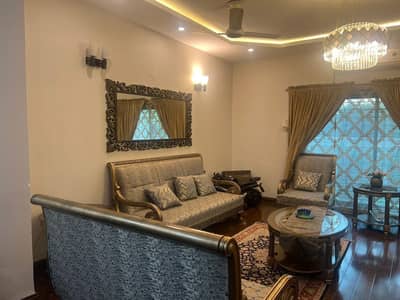 10 MARLA 4 BEDROOM RENOVATED HOUSE AVAILABLE FOR RENT