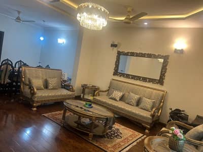 10 MARLA 4 BEDROOM HOUSE AVAILABLE FOR RENT