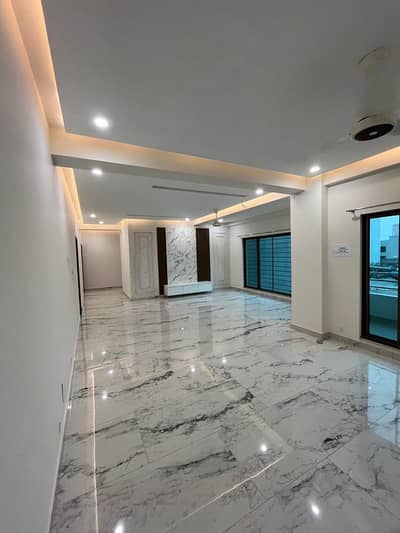 12 MARLA BRAND NEW APARTMENT AVAILABLE FOR SALE