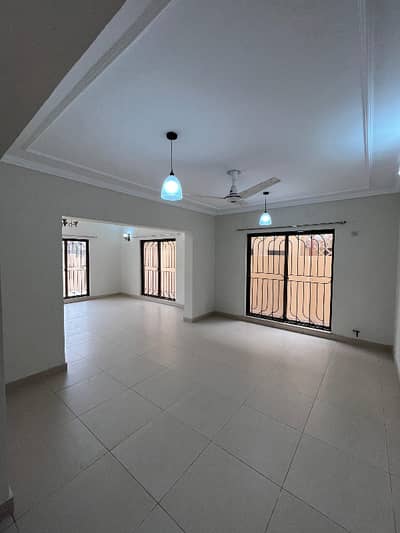 17 MARLA 5 BEDROOM HOUSE AVAILABLE FOR RENT