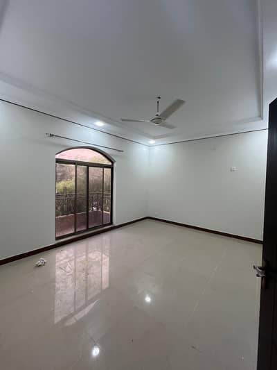 17 MARLA 5 BEDROOM HOUSE AVAILABLE FOR RENT