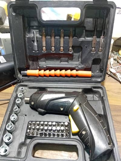 Rechargable screw driver