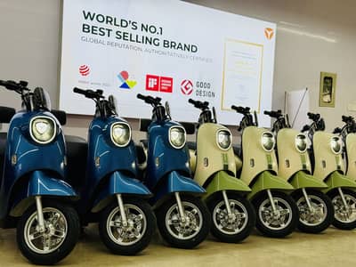 Yadea scoty scooter bike ev bike evee pakistan lahore ramza evee aima