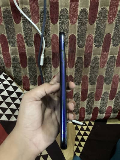 10/8 condition and all work geniun panel non pta  4GB RAM and 128 GB