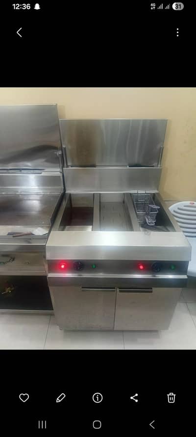 New fryer or hot plate or pickup table total fast food ka samn hai