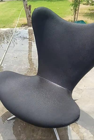 چار عدد لگرزی کرساں