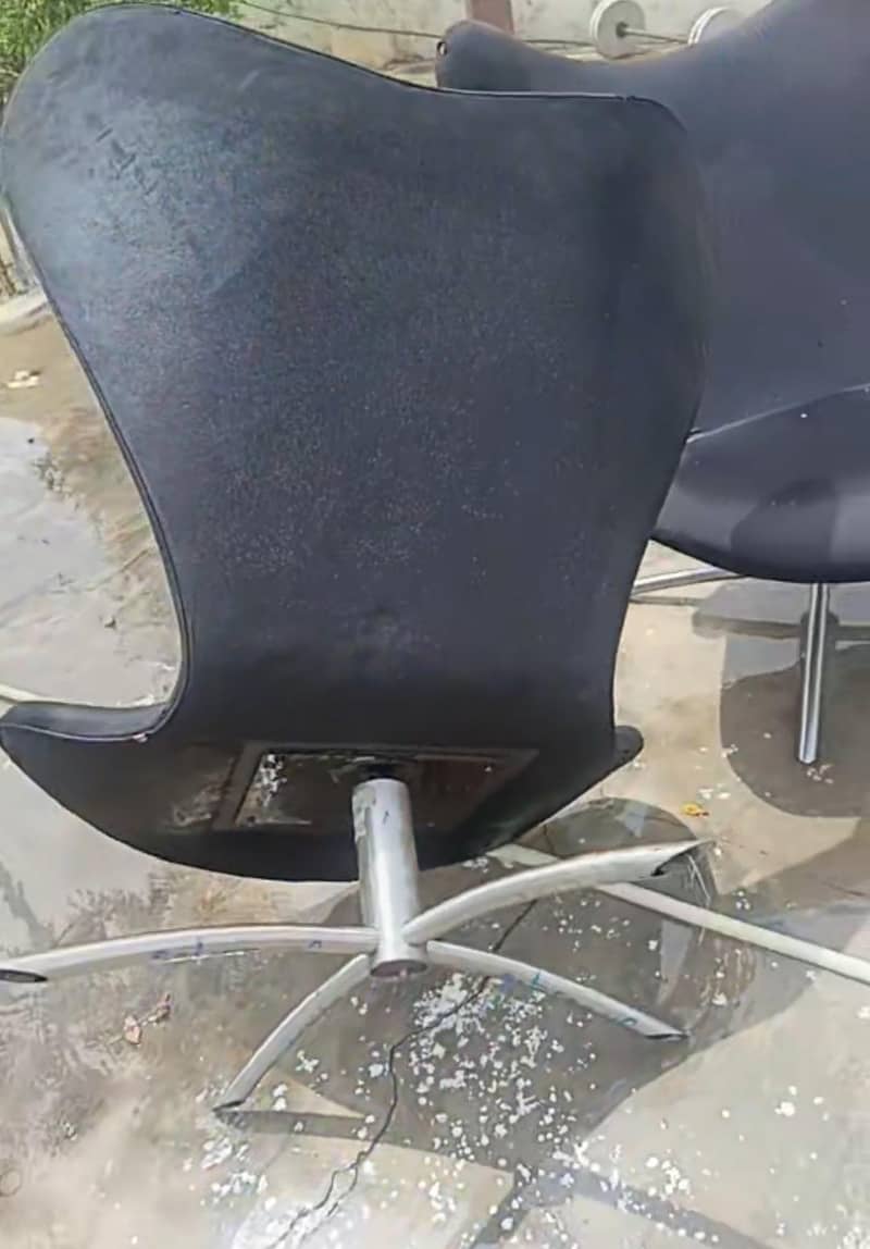 چار عدد لگرزی کرساں 1