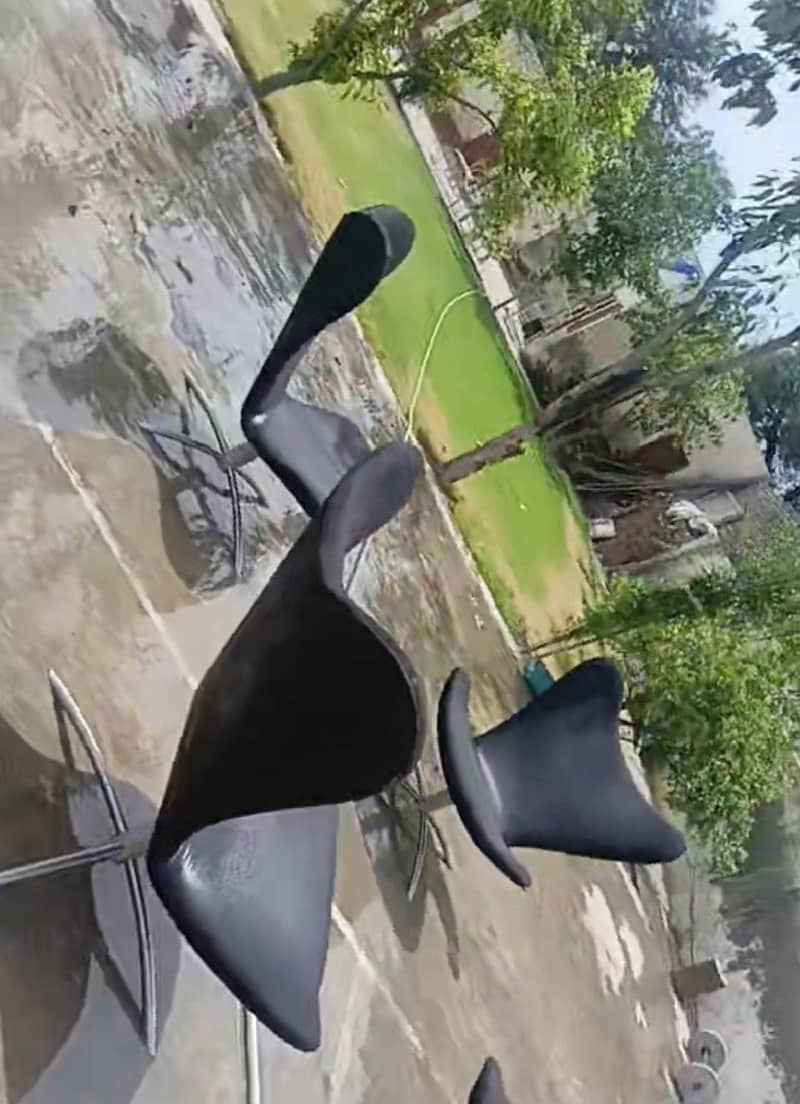 چار عدد لگرزی کرساں 2