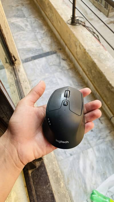 Logitech M720 Triathlon Multi-Device Wireless Mouse - 10/10 Condition
