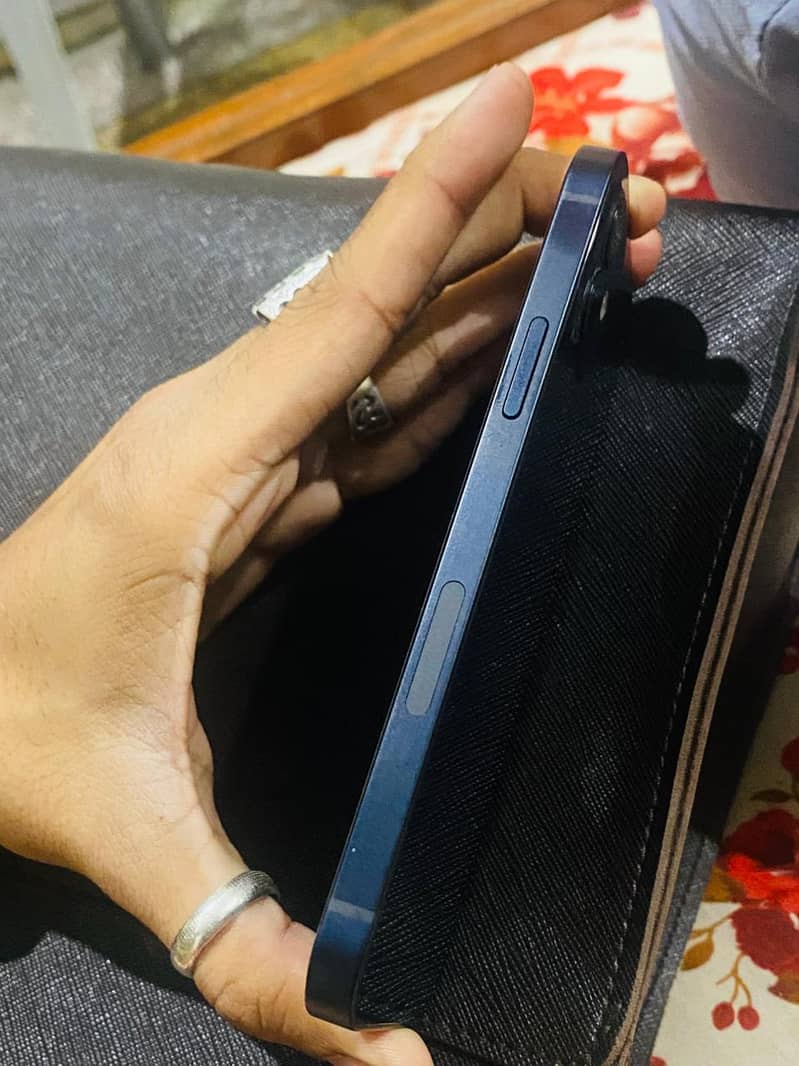 iphone 12 mint condition 2